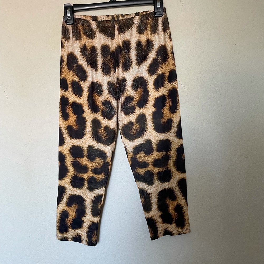 πSALEπ Animal Print Capri - Picture 8 of 8